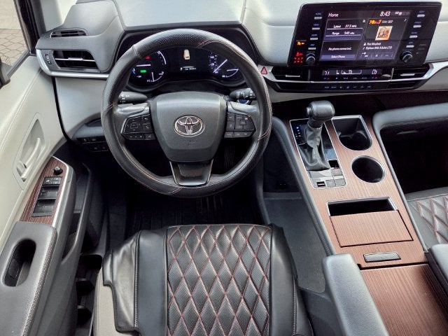 2023 Toyota Sienna LE