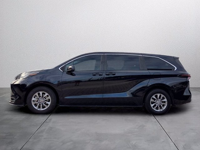 2023 Toyota Sienna LE