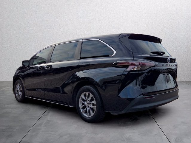 2023 Toyota Sienna LE