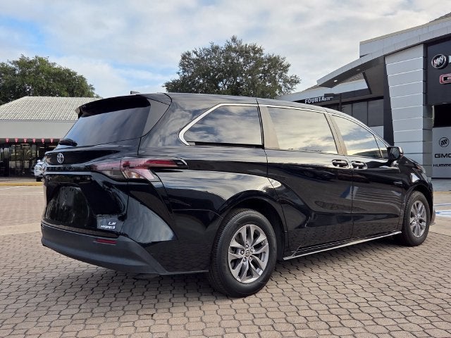 2023 Toyota Sienna LE