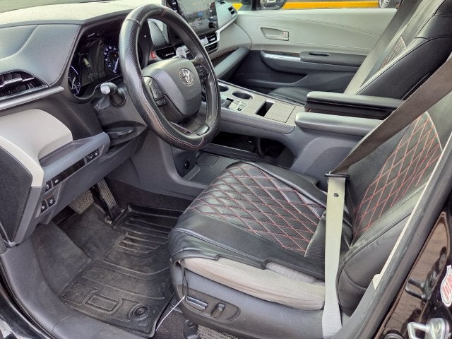 2023 Toyota Sienna LE