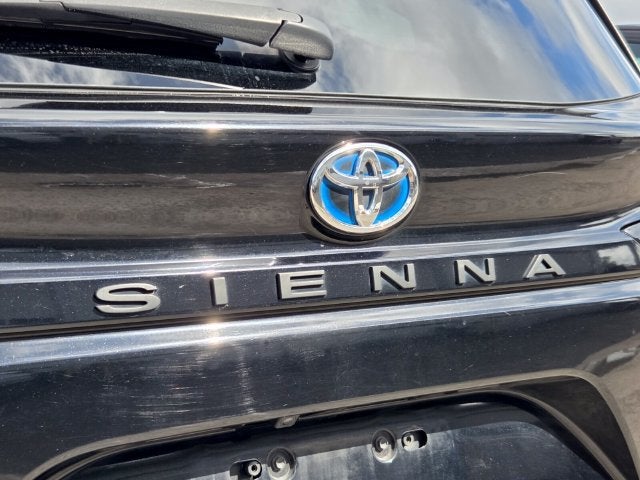2023 Toyota Sienna LE