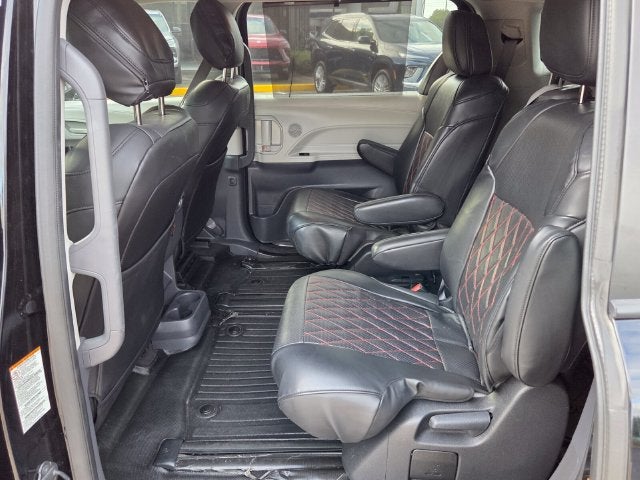 2023 Toyota Sienna LE
